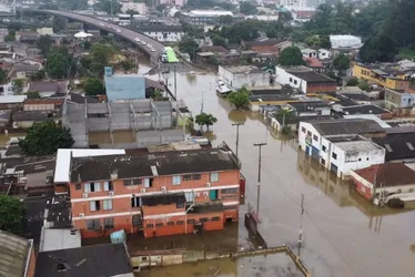 
			
				Número de municípios gaúchos atingidos por enchente chega a 450
			
			