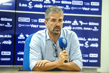 
			
				Pastana defende elenco do CSA: ''Ou temos calma ou vamos chorar ao fim do ano''
			
			