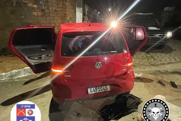 
			
				Perseguição policial termina com carro batendo em poste em Arapiraca
			
			