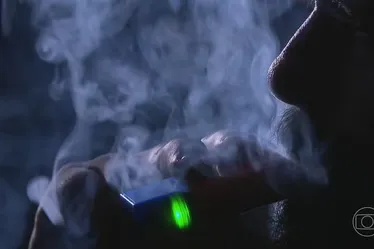 
			
				Pesquisa aponta relação entre cigarro eletrônico e câncer
			
			