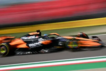 
			
				Piastri bate Ferrari e puxa 1-2 da McLaren no TL3 em GP
			
			