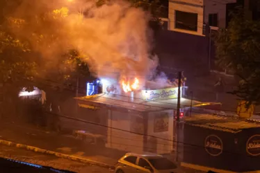 
			
				Princípio de incêndio atinge quiosque de lanches no bairro do Farol
			
			
