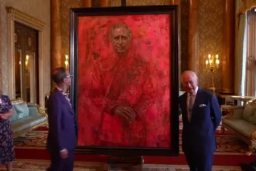 
			
				Rei Charles III recebe primeiro retrato oficial desde coroação
			
			