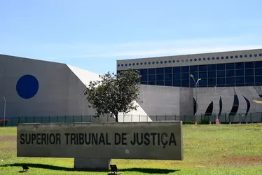 
			
				STJ proíbe advogado suspeito de integrar PCC de atuar na área criminal
			
			