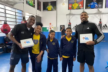 
			
				Seleção Brasileira de Boxe recebe homenagem das crianças da LBV
			
			