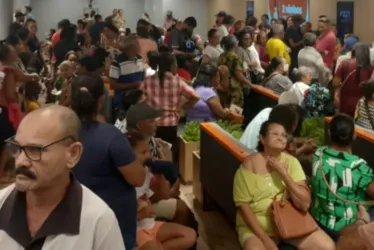 
			
				Sindicato fecha agência do Itaú por 24h e atendimentos ficam suspensos
			
			