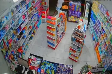 
			
				VÍDEO: jovem entra em farmácia, furta pacote de fraldas e foge
			
			
