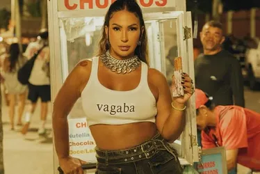 
			
				Valesca Popozuda, de 45 anos, abusa da sensualidade com churros
			
			