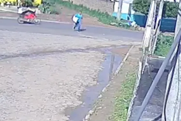 
			
				Veja momento em que músico se acidenta com moto ao desviar de mulher; ele morreu
			
			