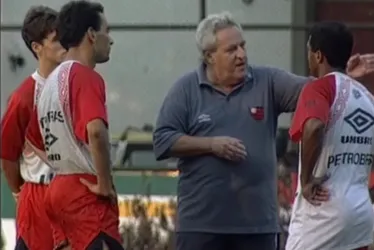 
			
				Washington Rodrigues, o Apolinho, é velado na sede do Flamengo
			
			