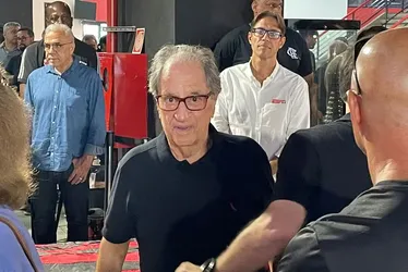 
			
				Washington Rodrigues, o Apolinho, é velado na sede do Flamengo
			
			