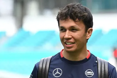 
			
				Williams anuncia a renovação de contrato de Albon
			
			