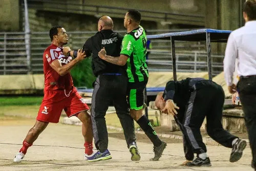 
				Contra o América-MG, CRB tenta quebrar tabu de quase 30 anos
			
			
