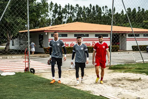 
				No Rei Pelé, CRB e Brusque disputam lugar fora do Z4
			
			