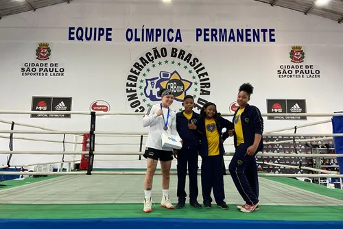 
				Seleção Brasileira de Boxe recebe homenagem das crianças da LBV
			
			