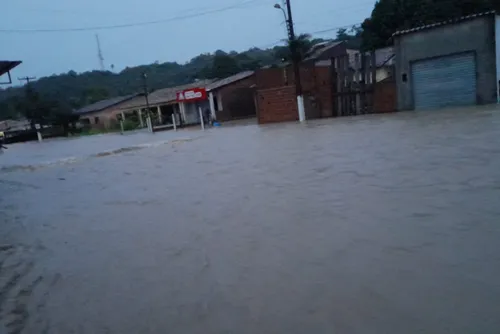 
				Veja imagens dos estragos causados pelo forte temporal na capital e no interior de AL
			
			