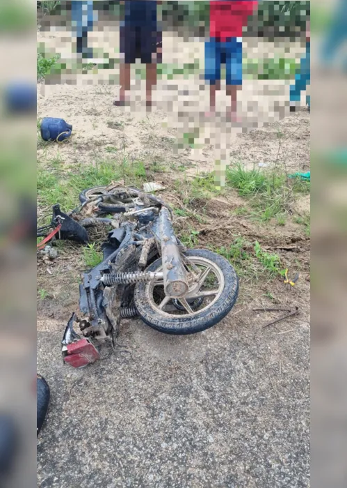 
			
				Colisão entre moto e carro deixa um morto em São José da Laje
			
			