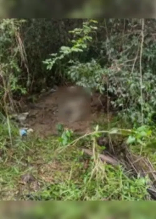 
				Jovem foi levado ainda vivo para local onde foi deixado em cova rasa
			
			