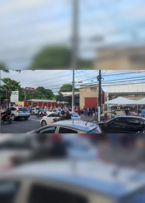 
			
				Eleitores enfrentam longas filas no último dia para transferir título em Maceió
			
			