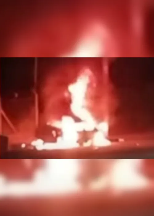 
				Jovem de 18 anos morre carbonizado após bater o carro do pai
			
			