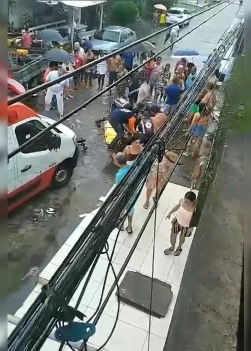 
				Jovem de 19 anos é baleado enquanto andava de bicicleta no Clima Bom
			
			