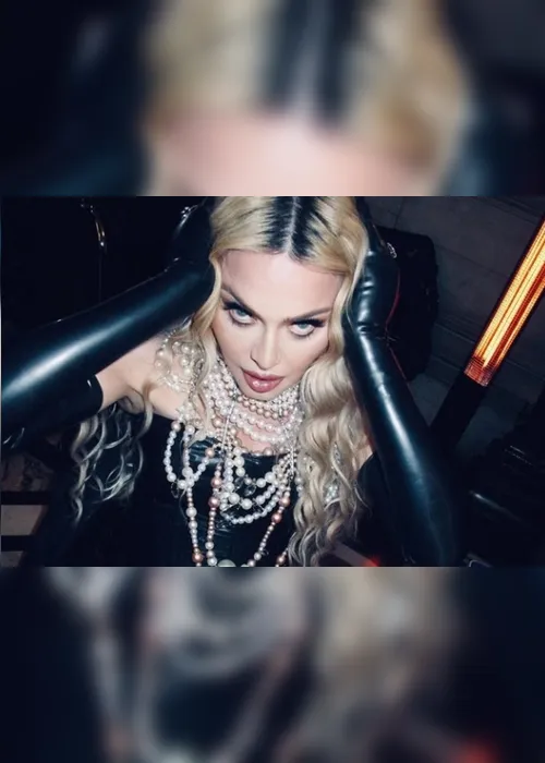 
				Maquiador de Madonna viraliza ao comprar produtos da cantora no Rio
			
			