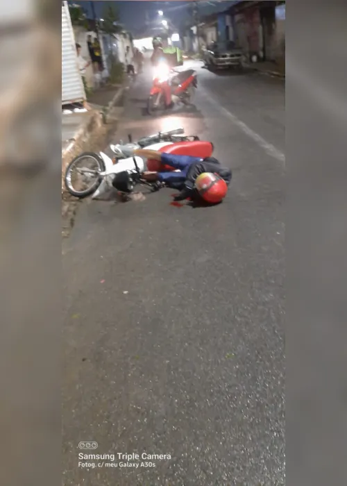 
			
				Motociclista é interceptado por criminosos e morto a tiros em Arapiraca
			
			
