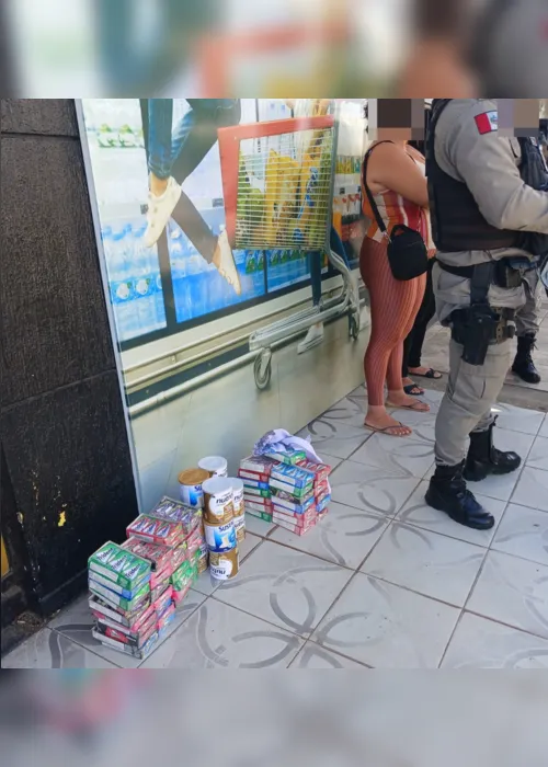 
			
				Mulheres são presas suspeitas de furtar 79 caixas de chiclete em supermercado
			
			