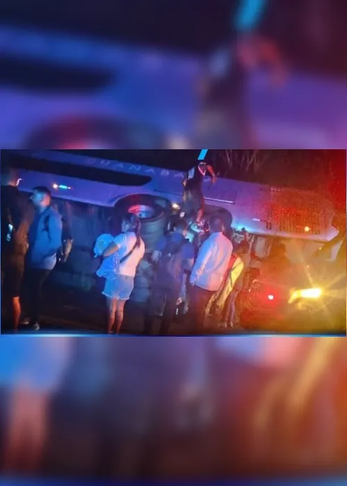 
			
				Ônibus tomba na Serra das Espias, em Palmeira dos Índios
			
			
