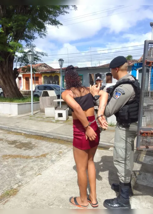 
				
					Travesti é presa suspeita de homicídio em Marechal Deodoro
				
				