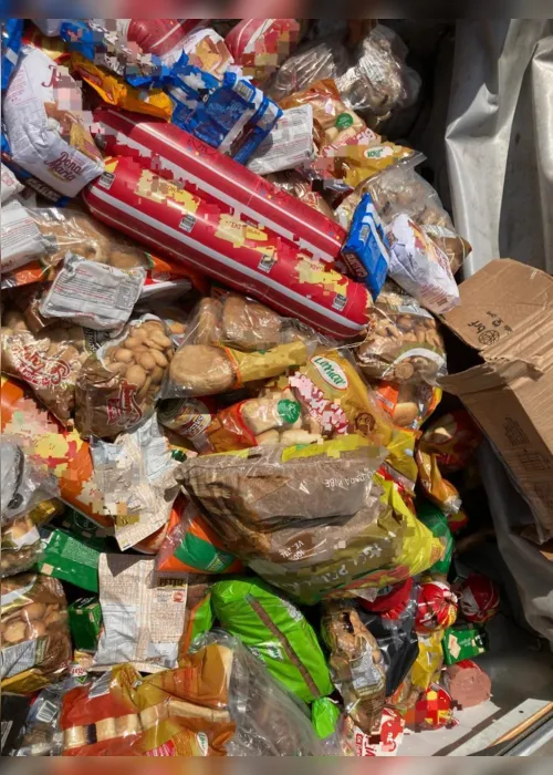 
			
				Visa apreende 750 kg de alimentos estragados na Levada
			
			