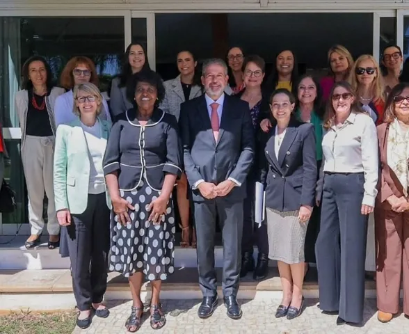 Arthur Lira se reúne com embaixadoras, diplomatas e bancada feminina