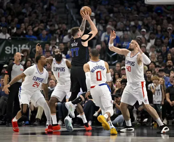 Mavericks vencem Clippers e estão na semifinal da Conferência Oeste