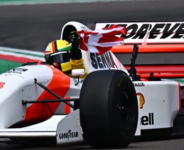 Vettel explica gesto com bandeira austríaca em Ímola