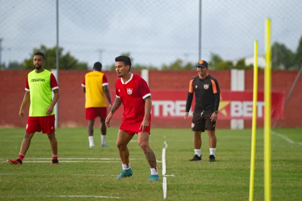  Alexander Díaz não é mais jogador do CRB 