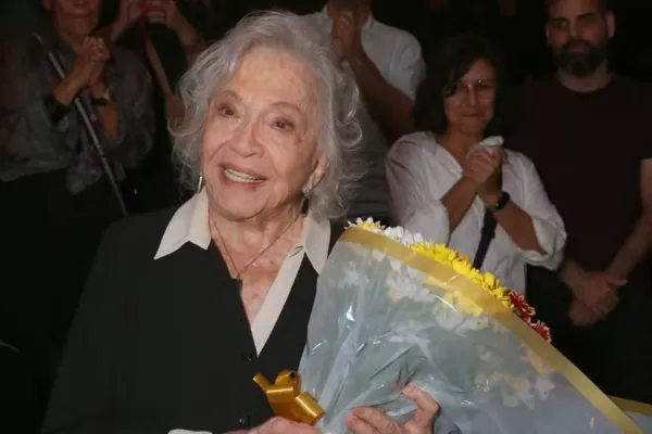 
				
					Aos 94 anos, Nathalia Timberg é homenageada em espetáculo
				
				