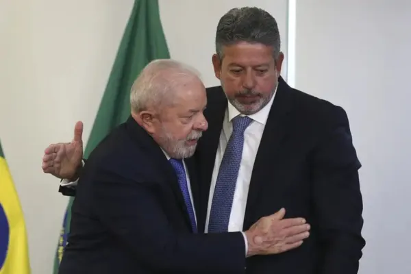 
				
					Arthur Lira acompanha Lula em visita ao Rio Grande do Sul neste domingo (5)
				
				