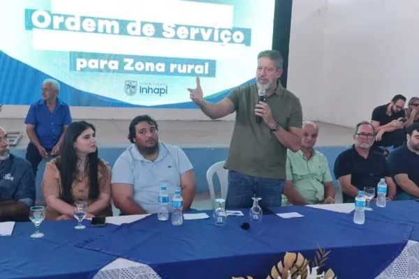 
				
					Arthur Lira e prefeitos assinam contratos para levar gua do Canal do Serto para mais de 10 mil moradores de Inhapi e Canapi
				
				