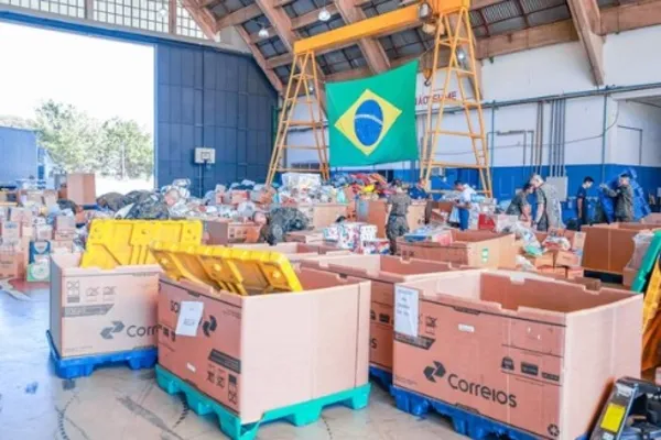 
				
					Avião da FAB com 25 toneladas de doações e medicamentos chega ao RS
				
				