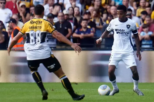 
				
					Botafogo vacila no fim e perde para o Criciúma
				
				