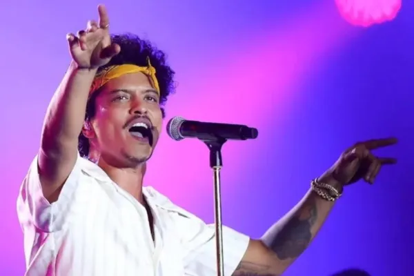 
				
					Bruno Mars anuncia show em 17 de outubro em Brasília
				
				