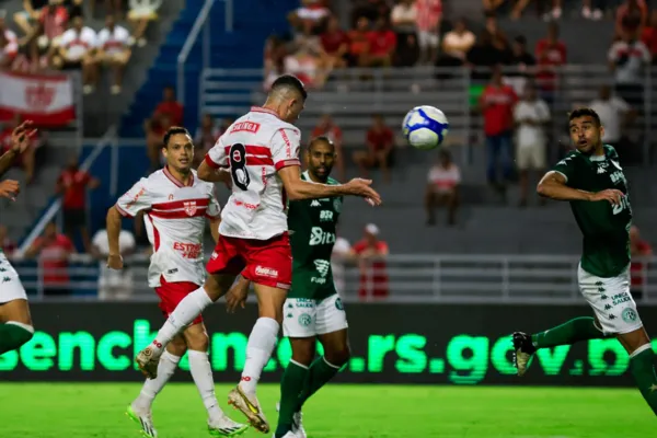 
				
					CRB vence o Guarani, com gol de Gegê, e deixa a zona da degola: 1 a 0
				
				