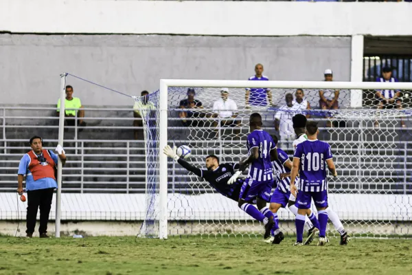 
				
					CSA completa dois meses sem vencer nesta temporada
				
				