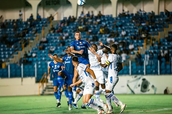 

					CSA quebra sequência sem vitórias e bate Confiança pela Série C: 1 a 0

				