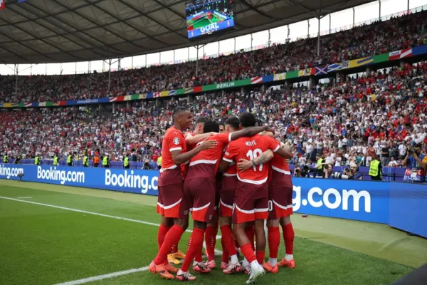 
				
					Caiu a campeã! Suíça domina Itália e avança às quartas de final da Eurocopa
				
				