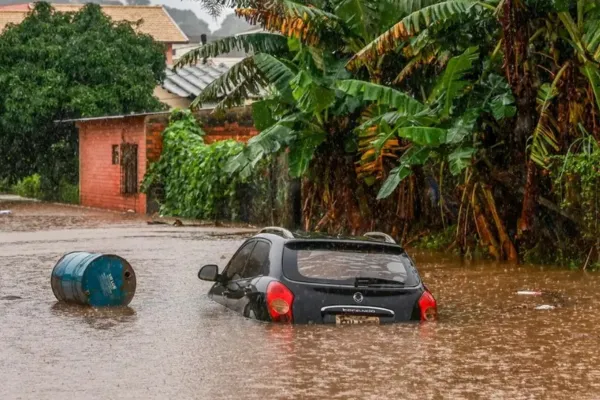 
				
					Caixa libera Fundo de Garantia a afetados por enchentes no RS
				
				