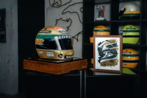 
				
					Capacete de Ayrton Senna folheado a ouro é colocado à venda
				
				