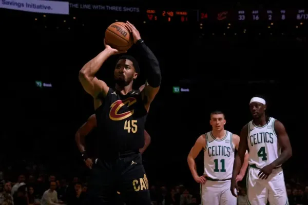 
				
					Cavaliers fazem revanche sobre Celtics e empatam série da conferência leste
				
				