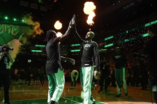 
				
					Celtics vencem Miami Heat e avançam às semifinais dos playoffs
				
				