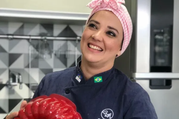 
				
					Chef Renata Melo transforma sonhos em bolos
				
				